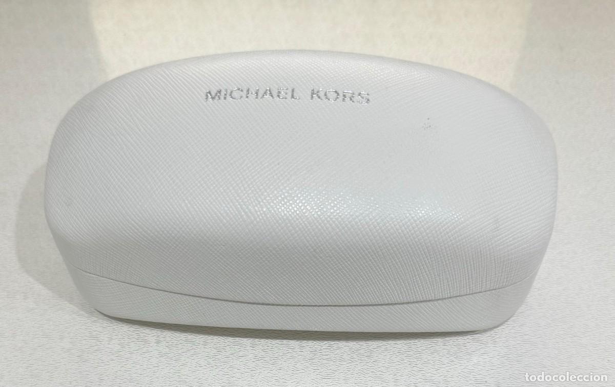 Segunda mano: ESTUCHE DE GAFAS MICHAEL KORS DE COLOR BLANCO - Foto 3