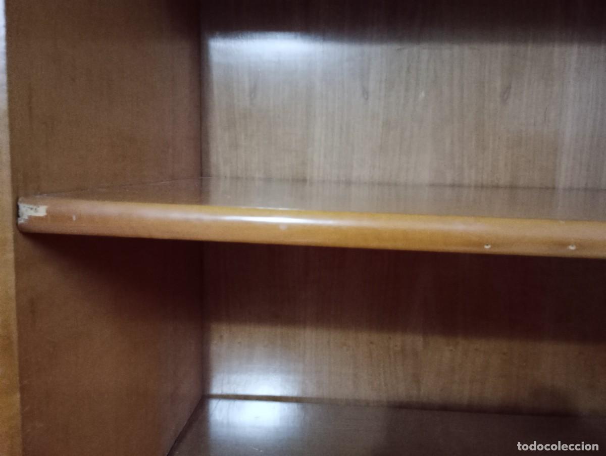 Segunda mano: MUEBLE JUVENIL DE MADERA CON ESCRITORIO EXTENSIBLE. A&Ntilde;OS 80. - Foto 4