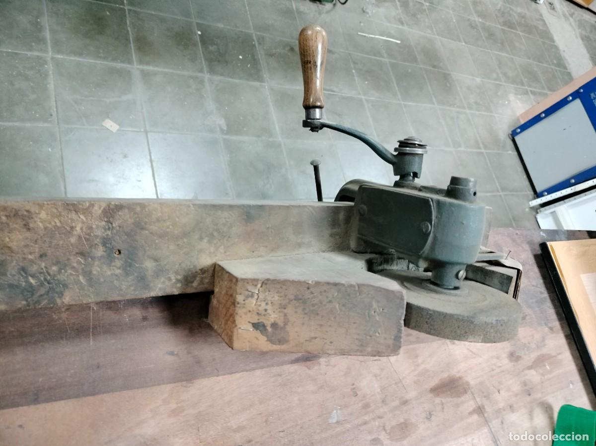 Segunda mano: AFILADOR MANUAL ANTIGUO - Foto 4