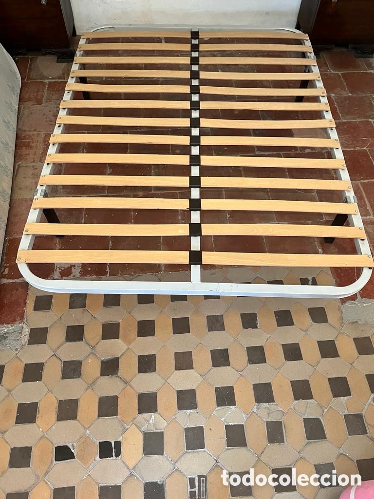 Segunda mano: Сama con cabecero de madera y 2 colchones - Foto 4
