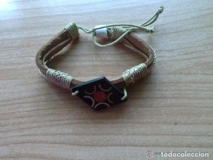 Segunda mano: Pulsera en hueso . Adaptable - Foto 2