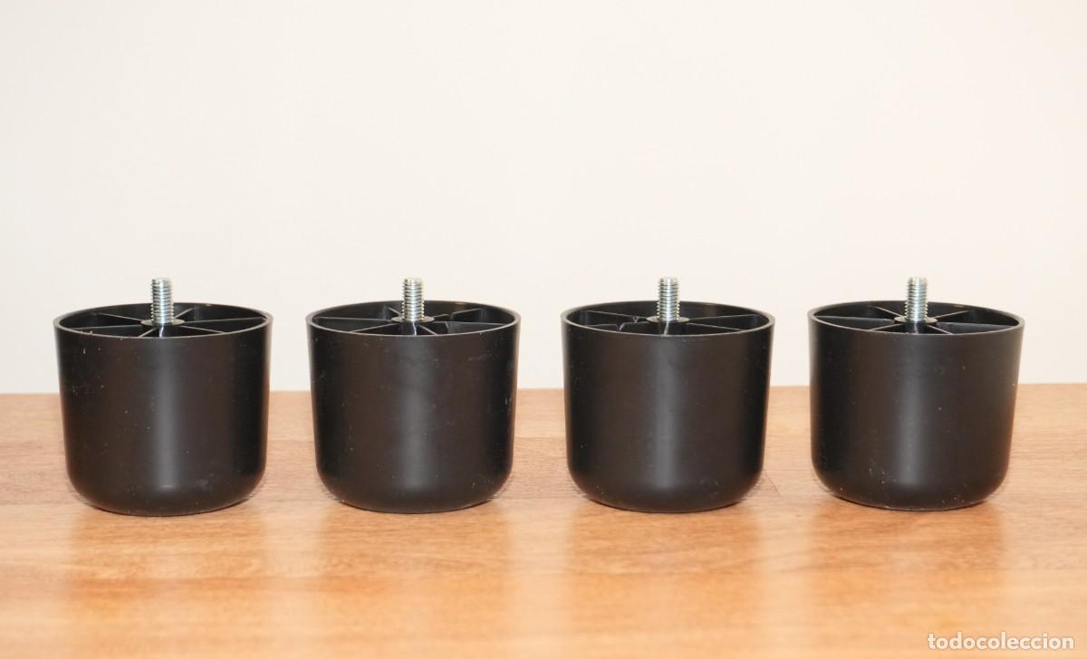 Segunda mano: 4 PATAS DE PLASTICO - ROSCA M8 - Foto 1
