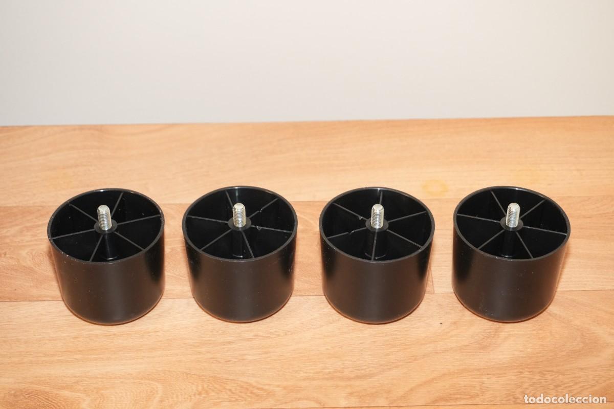 Segunda mano: 4 PATAS DE PLASTICO - ROSCA M8 - Foto 2
