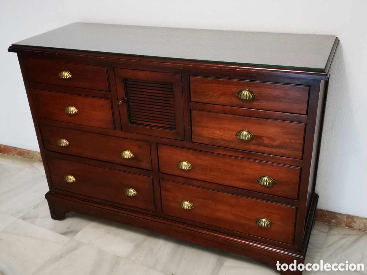 Segunda mano: C&oacute;moda colonial madera. - Foto 2