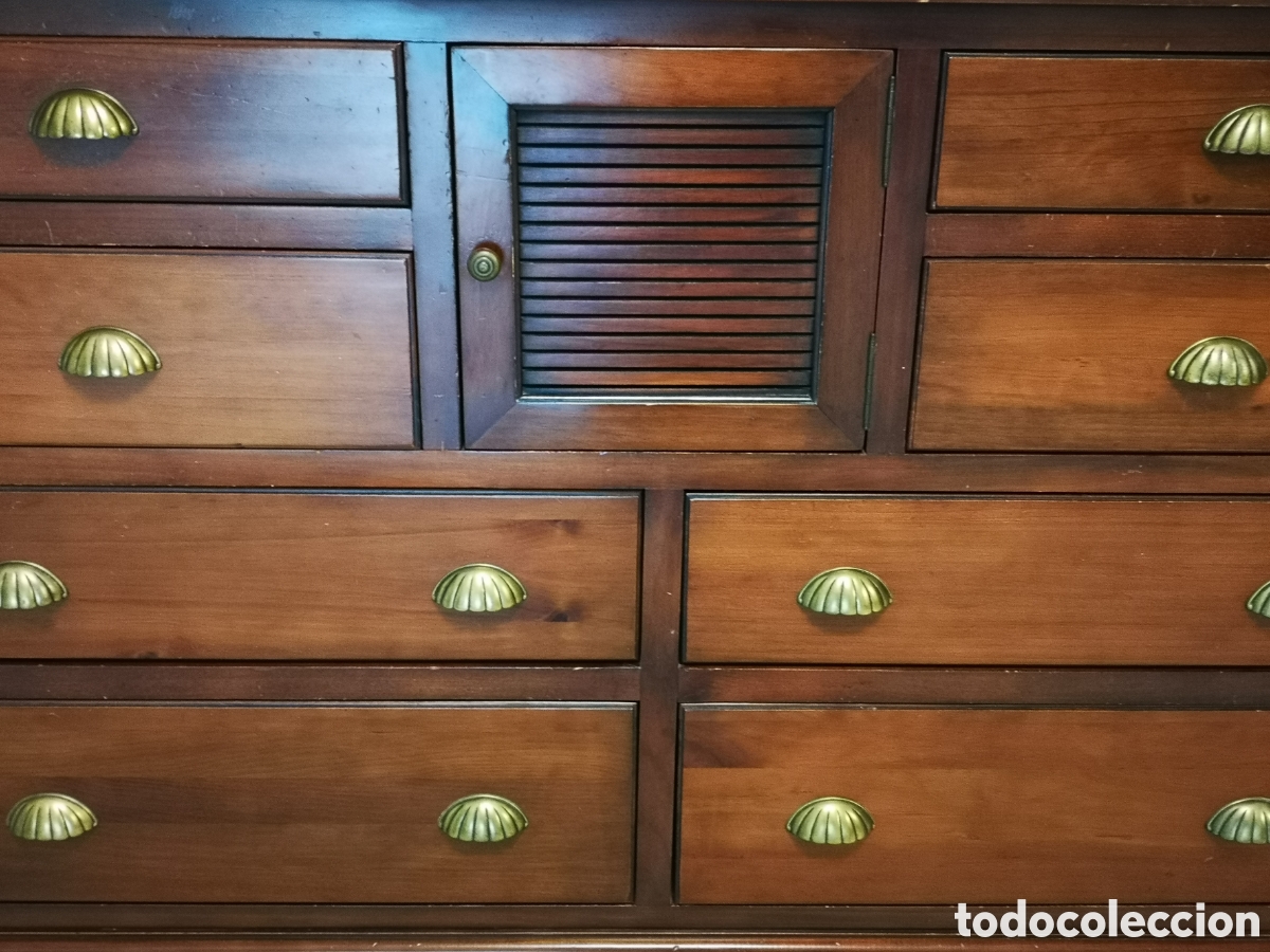 Segunda mano: C&oacute;moda colonial madera. - Foto 3