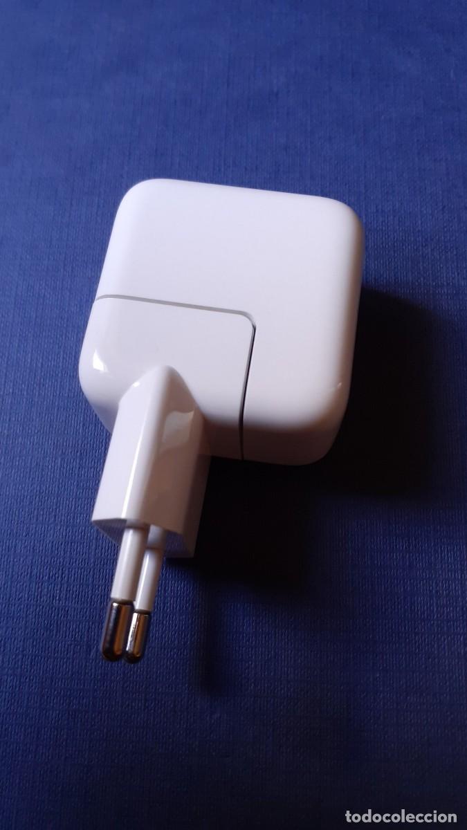 Segunda mano: Cargador Adaptador de Corriente Apple A2167 12W - Foto 1