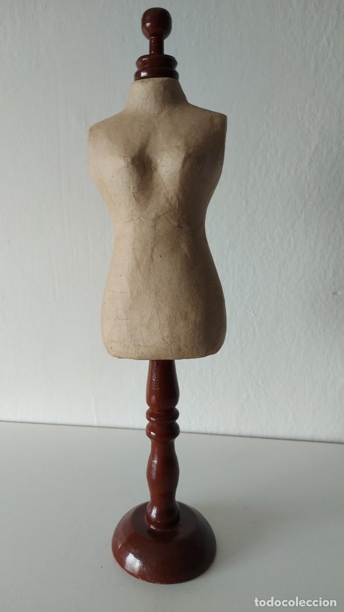 Segunda mano: MANIQUI DE PAPEL MACHE - Foto 1
