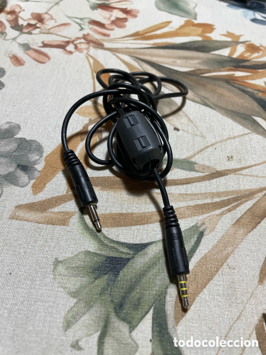 Segunda mano: Cable de jack 3,5 mm 1 de 2 conectores y 1 de 4 conectores - Foto 1