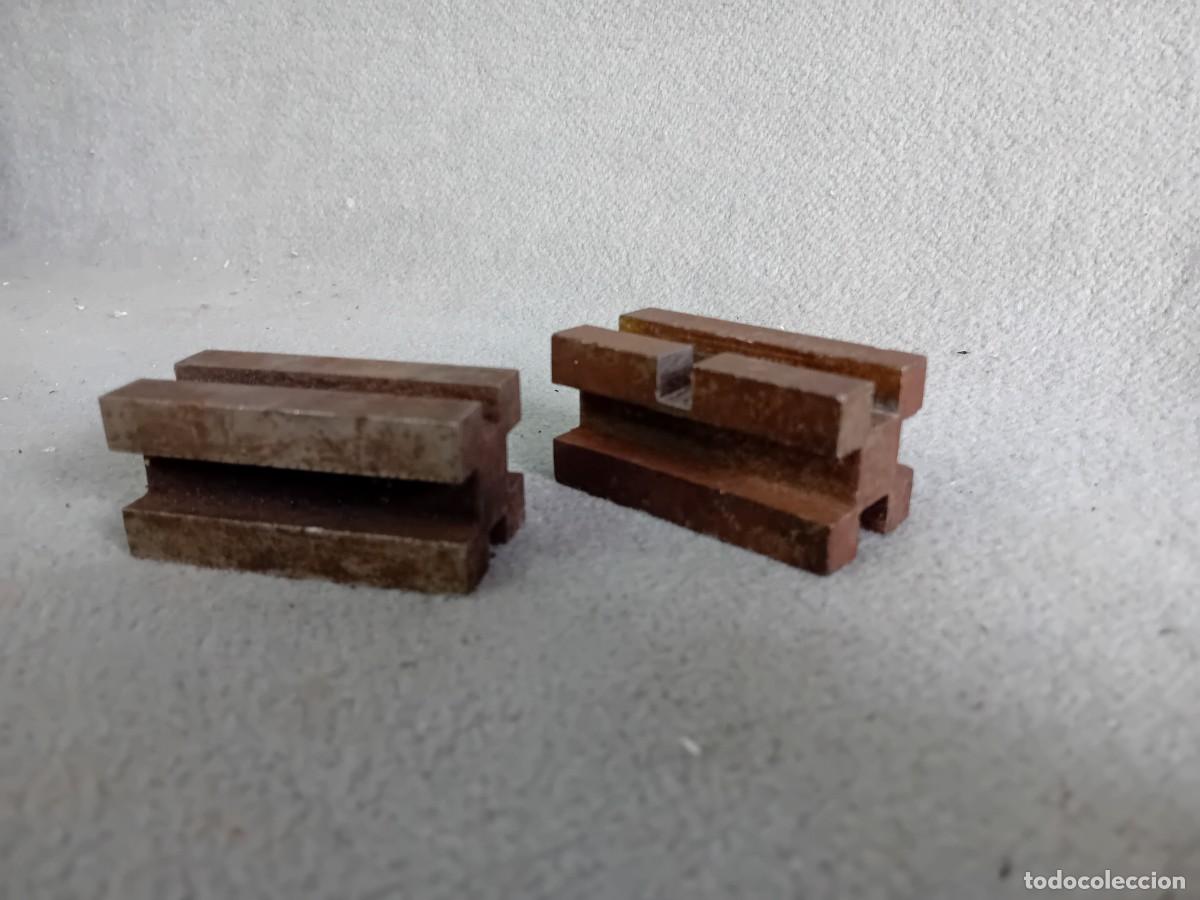 Segunda mano: Pareja de peque&ntilde;os yunques o tas de sobremesa - Foto 1