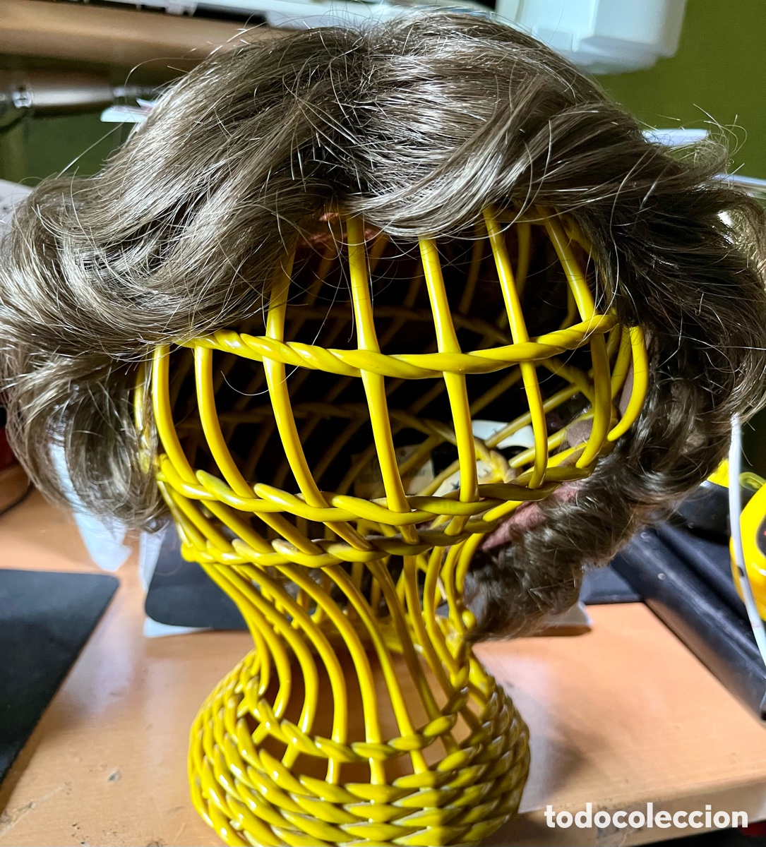 Segunda mano: PELUCA DE SE&Ntilde;ORA PELO SINT&Eacute;TICO TALLA AJUSTABLE - Foto 2