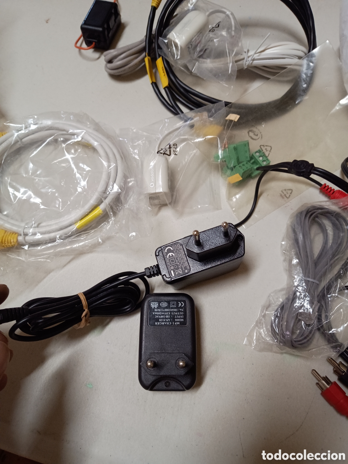 Segunda mano: Lote de cables Electronica y cargadores. - Foto 2