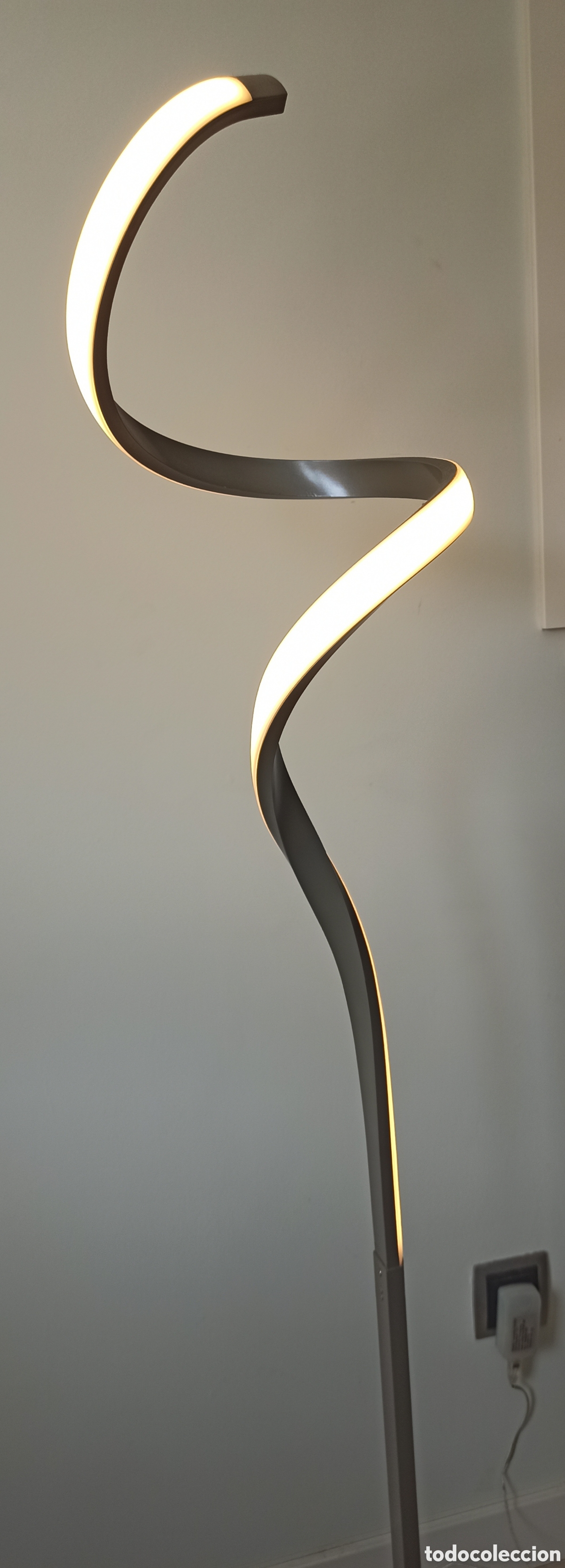 Segunda mano: L&Aacute;MPARA LED DE DISE&Ntilde;O - Foto 4