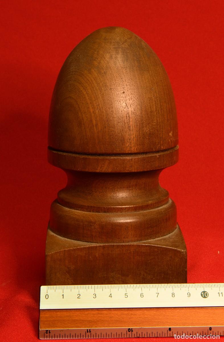 Segunda mano: Remate de madera de escalera - Foto 2