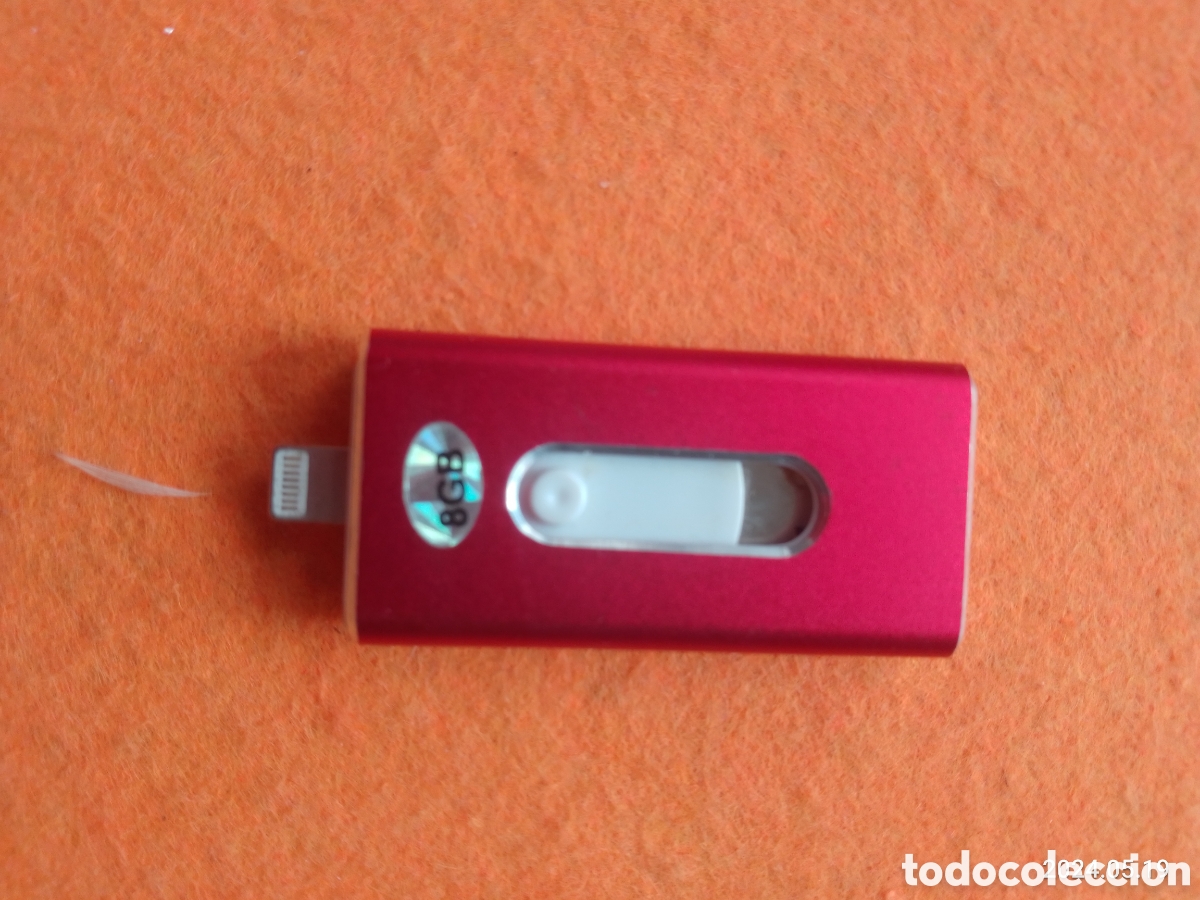 Segunda mano: USB 8 GIGAS - CON CONEXION iPHONE - Foto 1