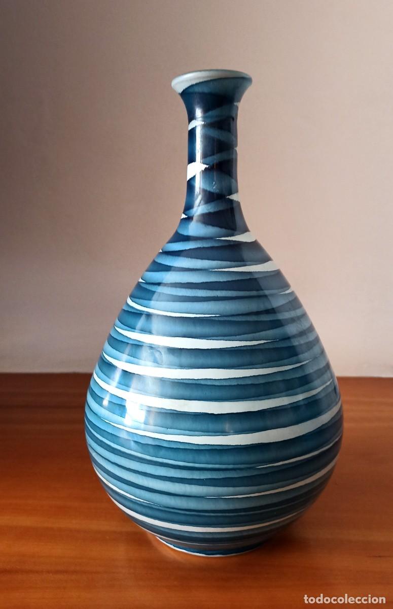 Segunda mano: 2 Jarrones de vidrio decorado 41 cm. / 31 cm. - Foto 2