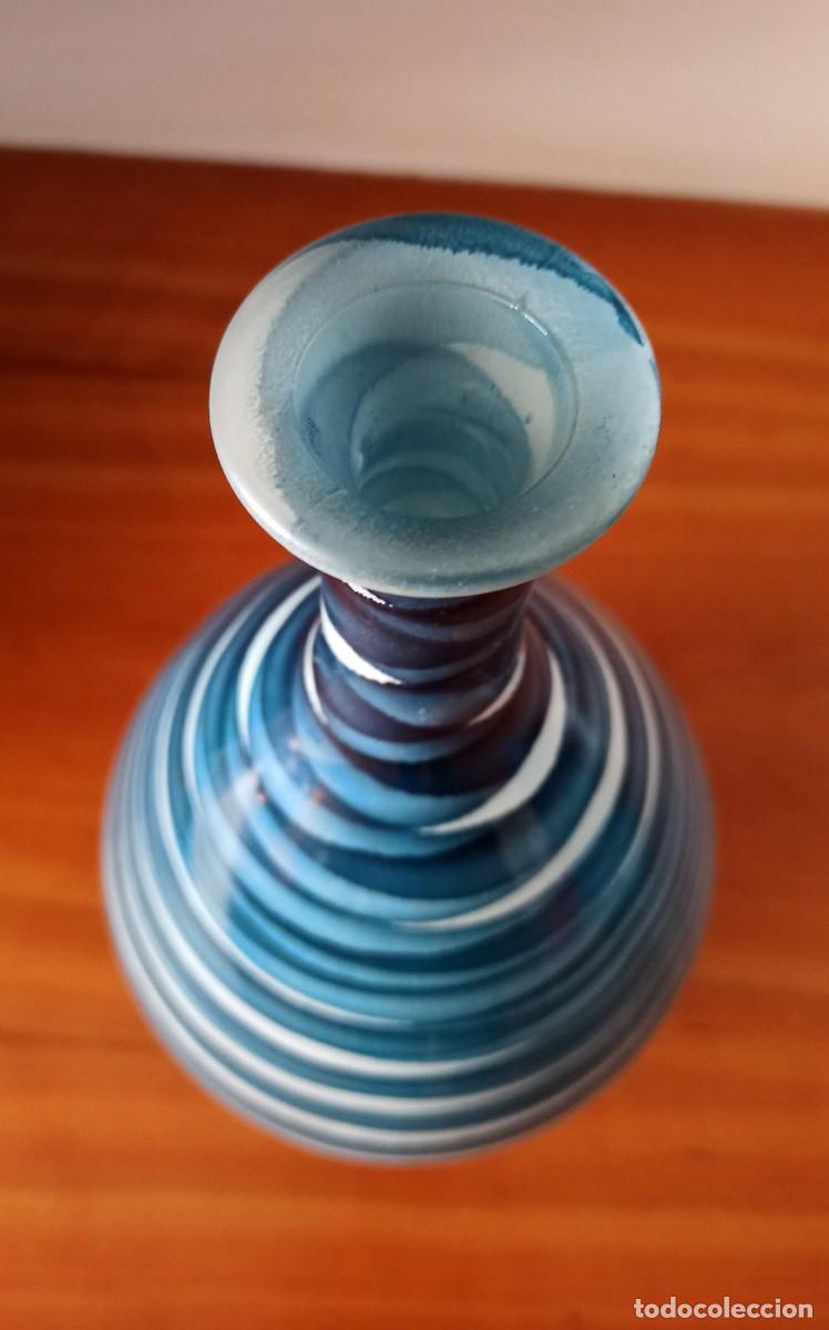 Segunda mano: 2 Jarrones de vidrio decorado 41 cm. / 31 cm. - Foto 3