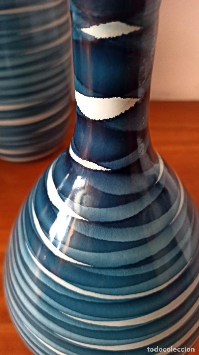 Segunda mano: 2 Jarrones de vidrio decorado 41 cm. / 31 cm. - Foto 7