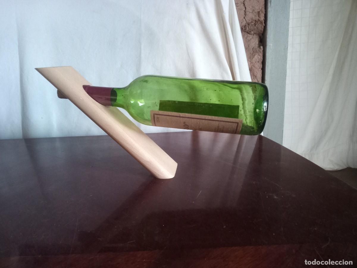 Segunda mano: Soporte botella, botellero, expositor botellas. Madera. 25 cm. - Foto 1