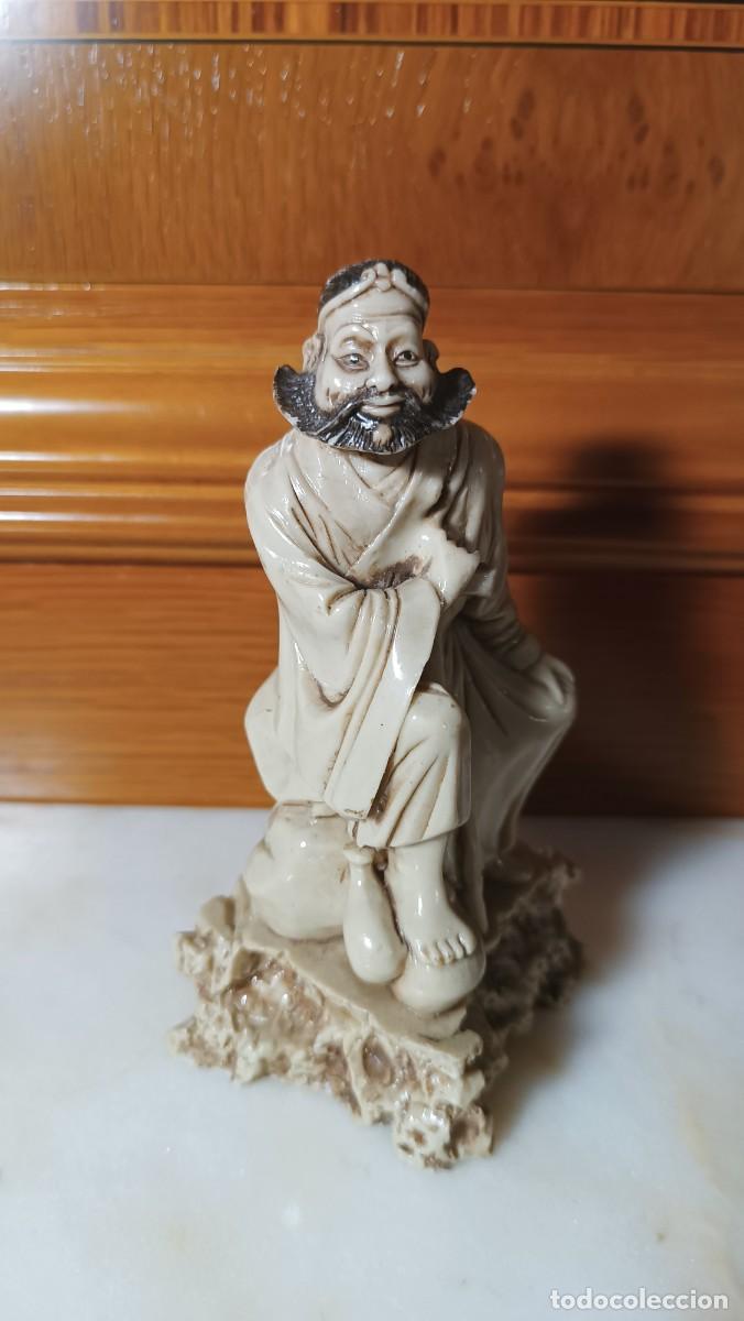 Segunda mano: Figura oriental sentado - Foto 1