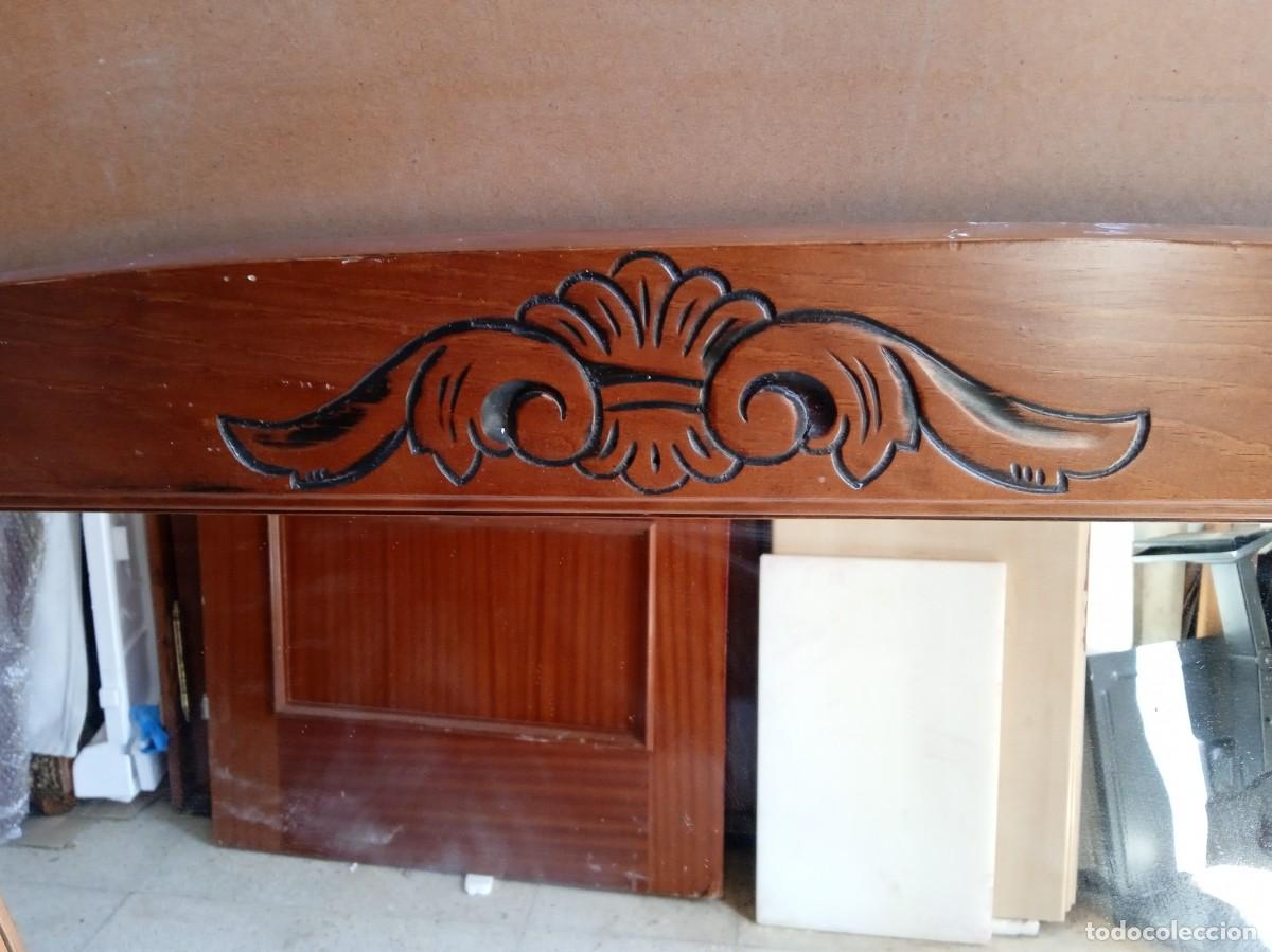 Segunda mano: Espejo de madera maciza con talla - Foto 2