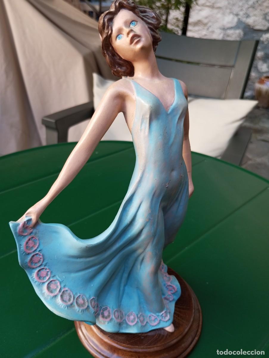 Segunda mano: FIGURA DE RESINA PINTADA A MANO,35 CM - Foto 1