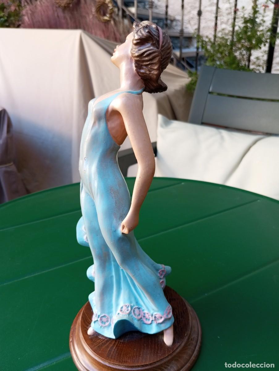 Segunda mano: FIGURA DE RESINA PINTADA A MANO,35 CM - Foto 3