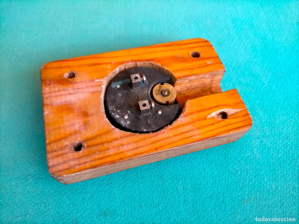 Segunda mano: Volt&iacute;metro antiguo de pared visor Alger Volt con soporte de madera - Foto 6