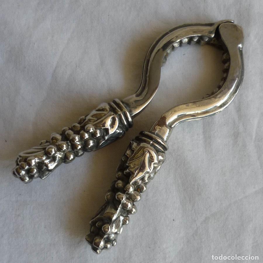 Segunda mano: Cascanueces de metal plateado - Foto 1