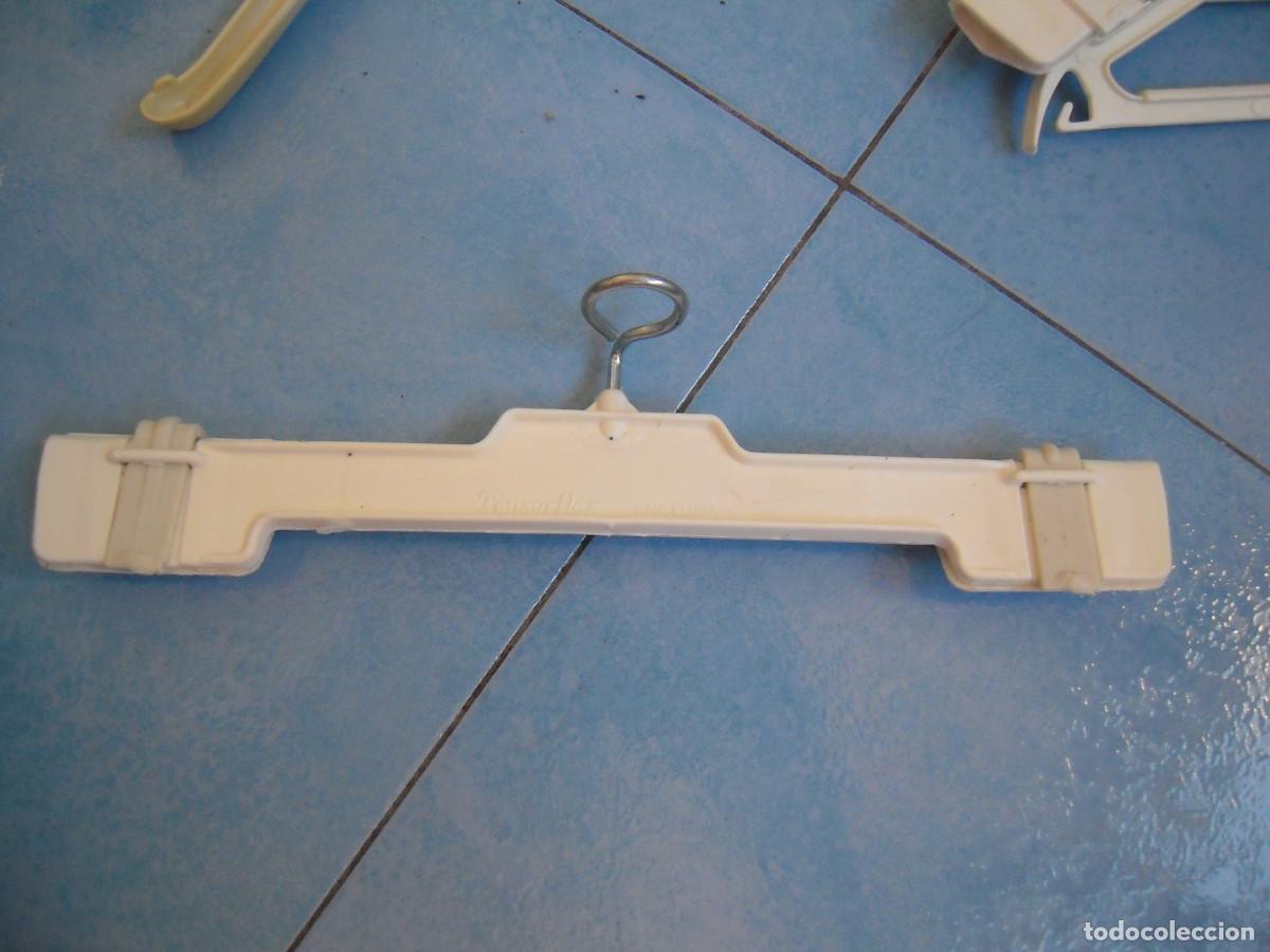 Segunda mano: Lote perchas pl&aacute;stico infantiles - Foto 11