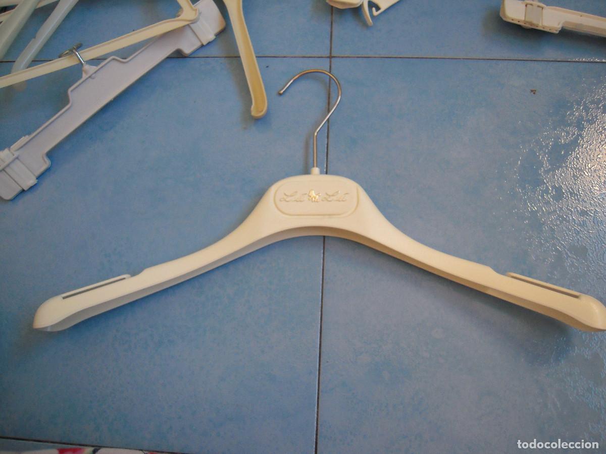 Segunda mano: Lote perchas pl&aacute;stico infantiles - Foto 13
