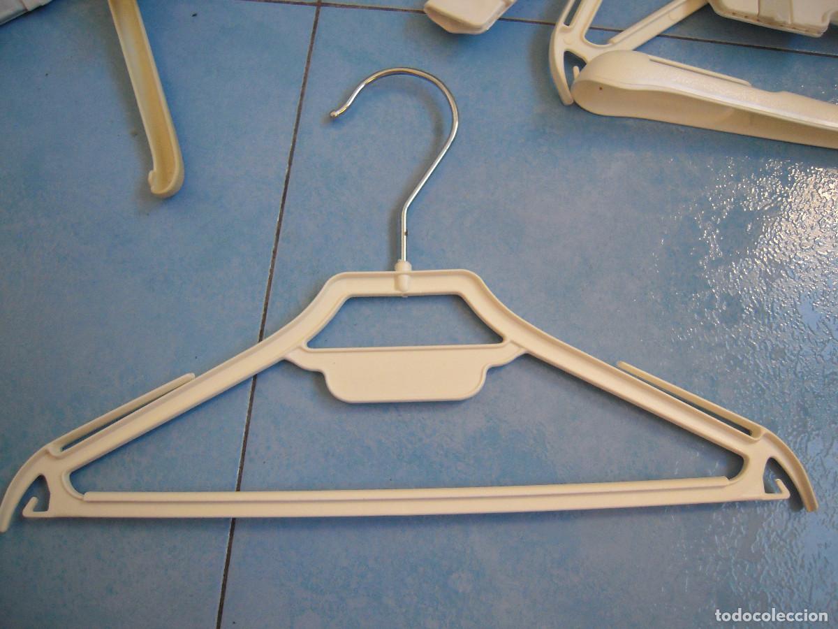Segunda mano: Lote perchas pl&aacute;stico infantiles - Foto 14