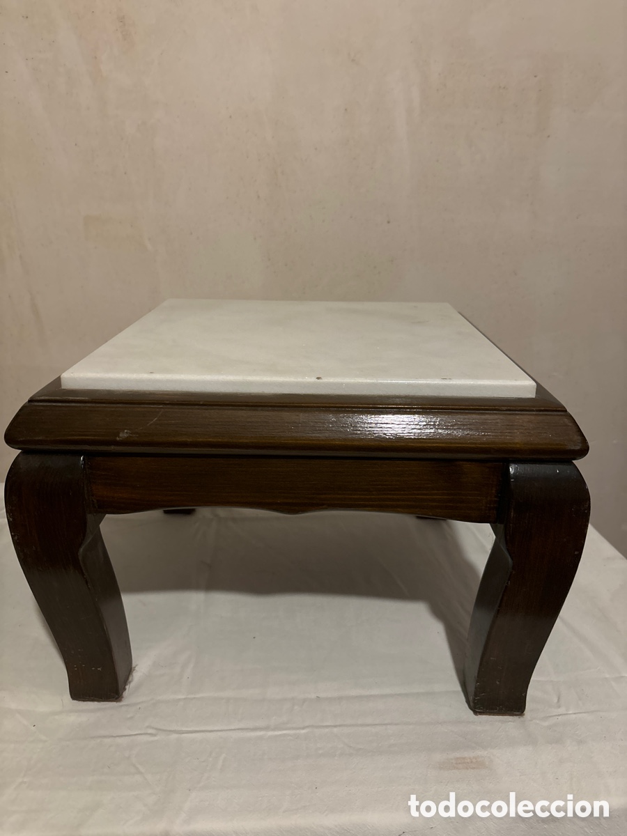 Segunda mano: Pareja de mesitas en madera y m&aacute;rmol - Foto 3