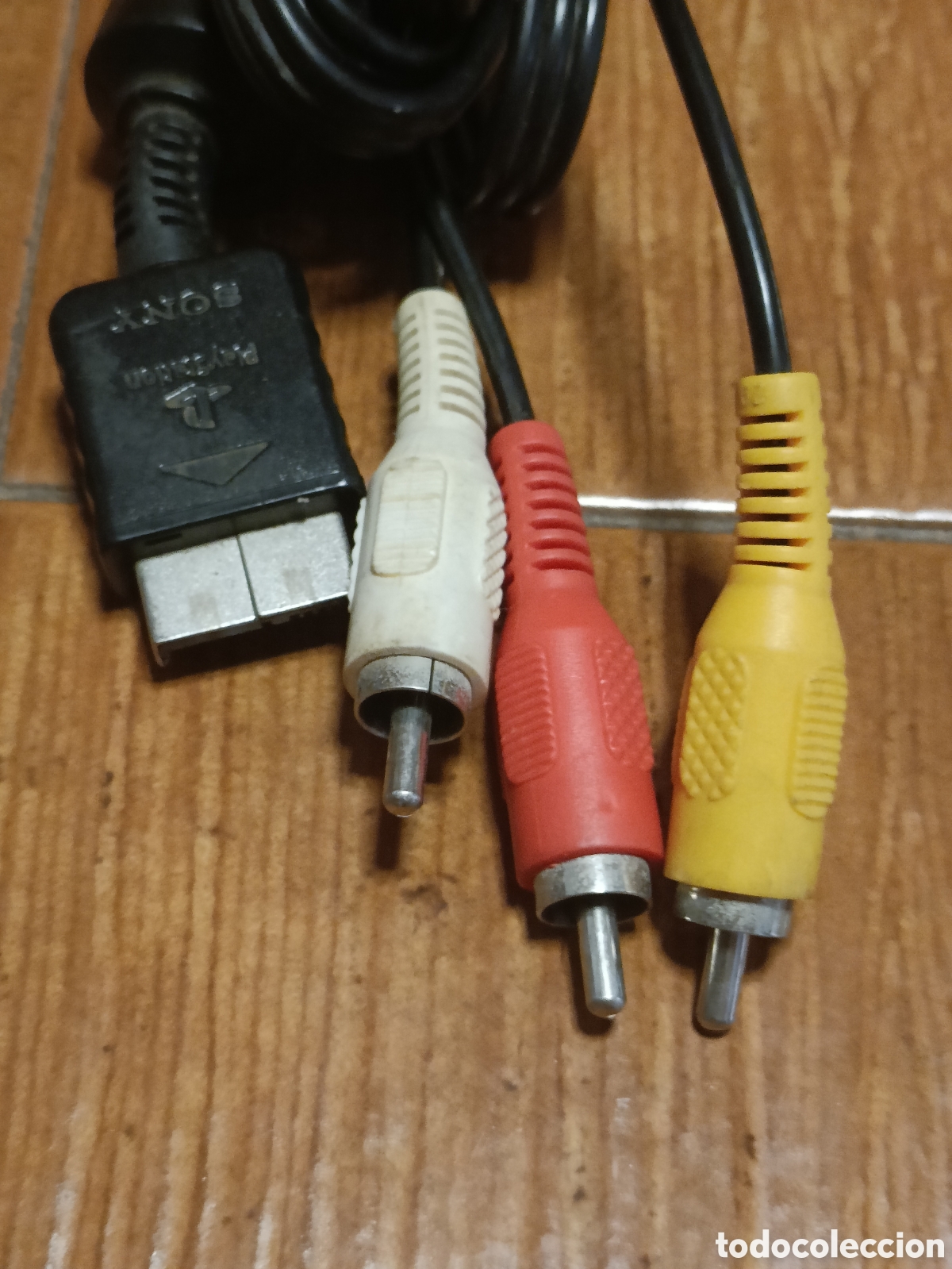 Segunda mano: Cable Play Station Sony -Audio/Video- AV RCA 2MTS - Foto 1