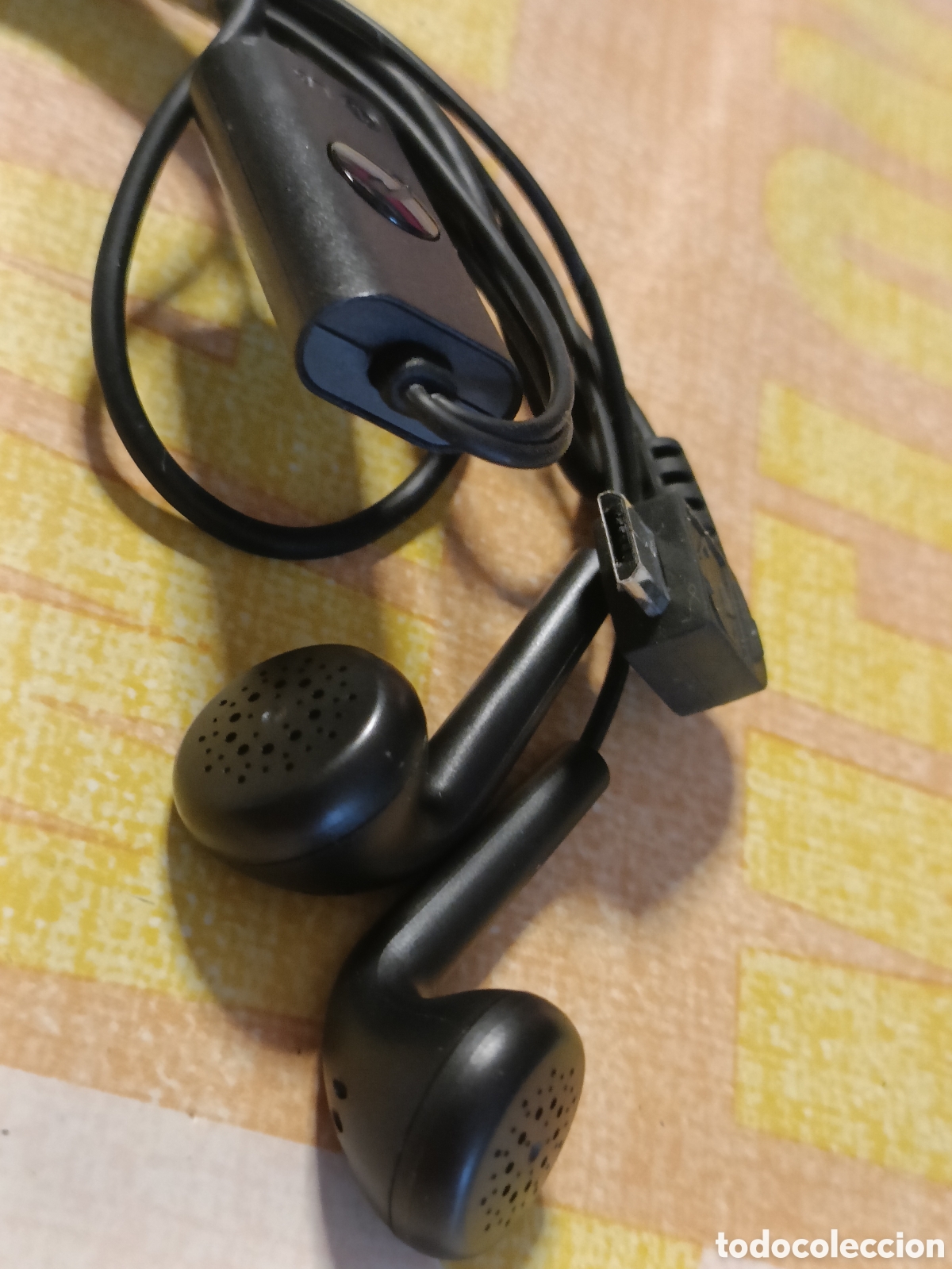 Segunda mano: Auriculares con salida Micro-B - Foto 1
