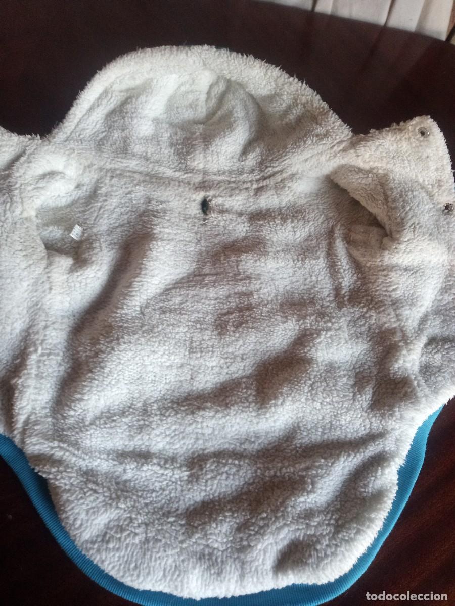 Segunda mano: Abrigo para perro con capucha. Azul. Huellas. Forro. 45 cm. - Foto 6