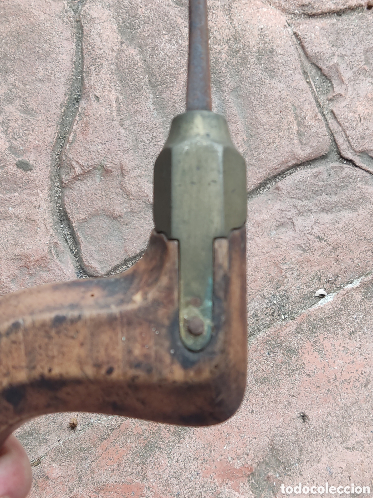 Segunda mano: Antiguo taladro de mano ( madera y bronce) - Foto 2