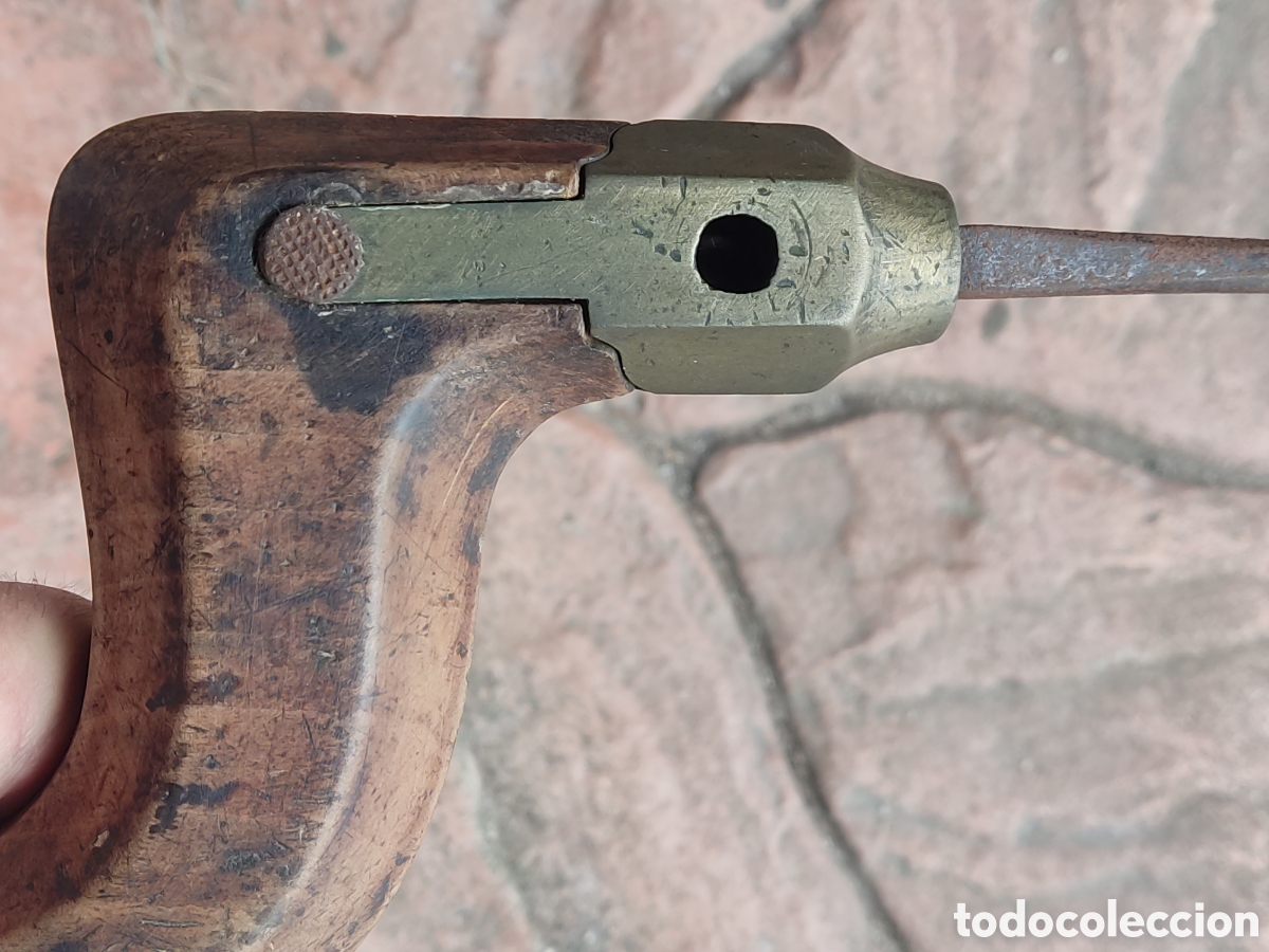Segunda mano: Antiguo taladro de mano ( madera y bronce) - Foto 3