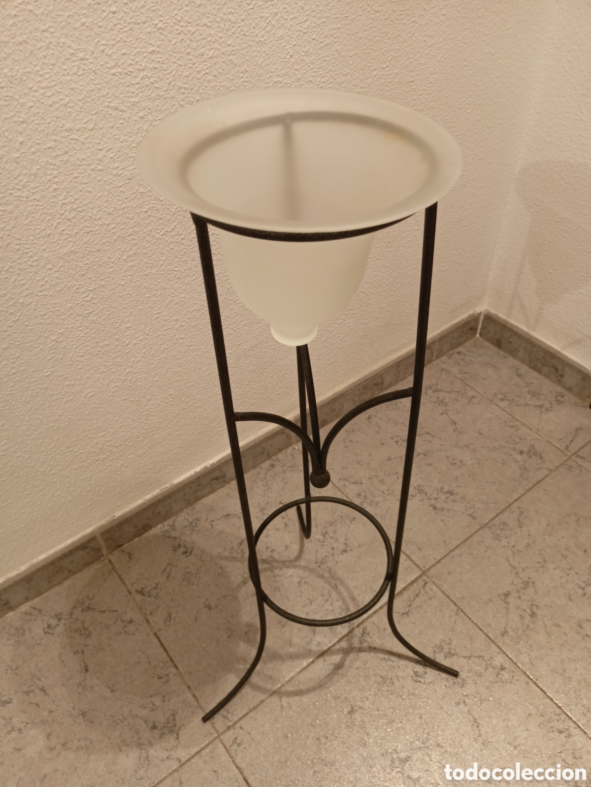Segunda mano: Jarron cristall con soporte pie metal - Foto 1