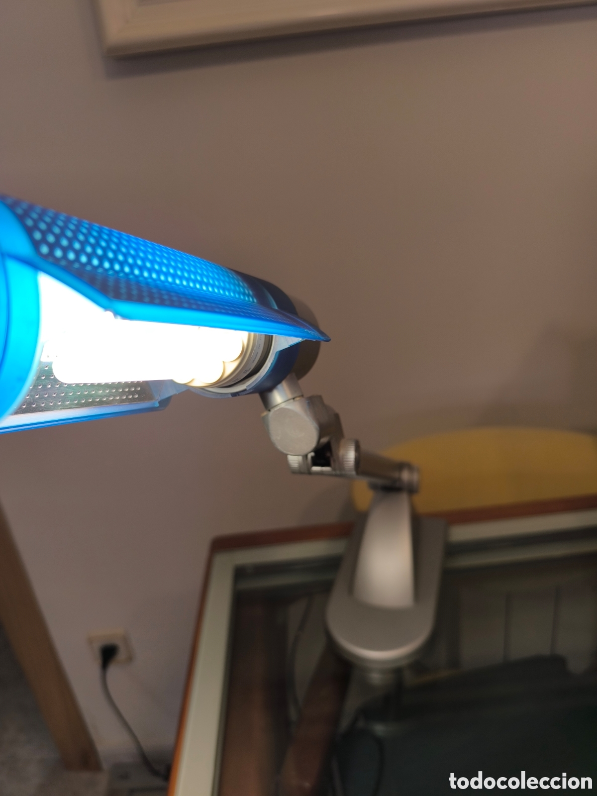 Segunda mano: L&aacute;mpara tipo flexo , pie de 40cm - Foto 3