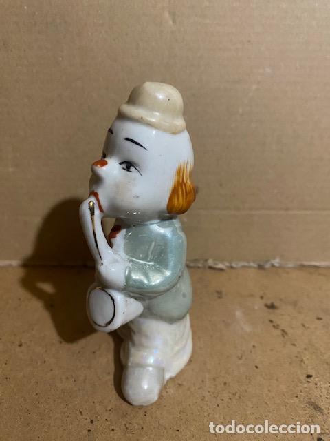 Segunda mano: Payaso saxof&oacute;n porcel&aacute;nico 10 cm. - Foto 2