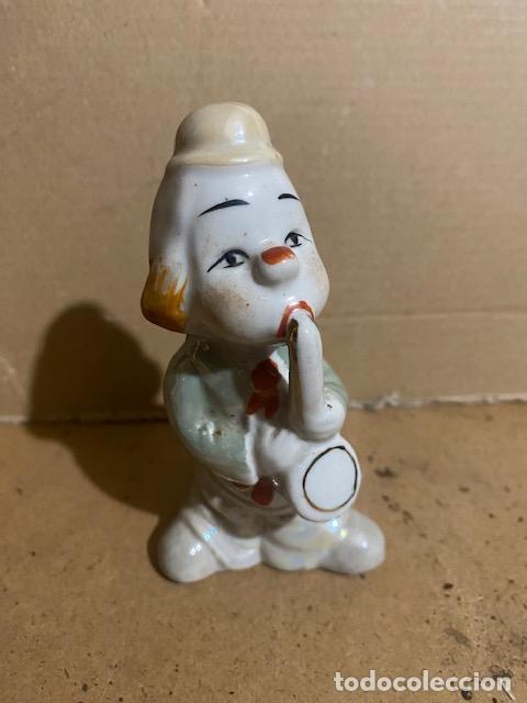 Segunda mano: Payaso saxof&oacute;n porcel&aacute;nico 10 cm. - Foto 1