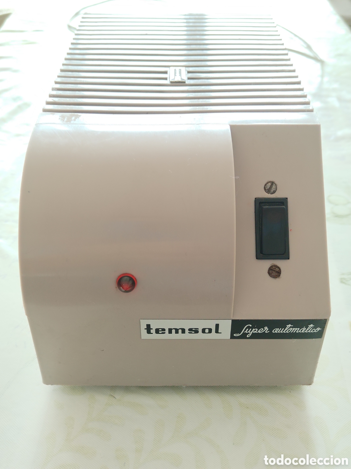 Segunda mano: Transformador Titan Temsol super autom&aacute;tico 220v a 125v y viceversa - Foto 1
