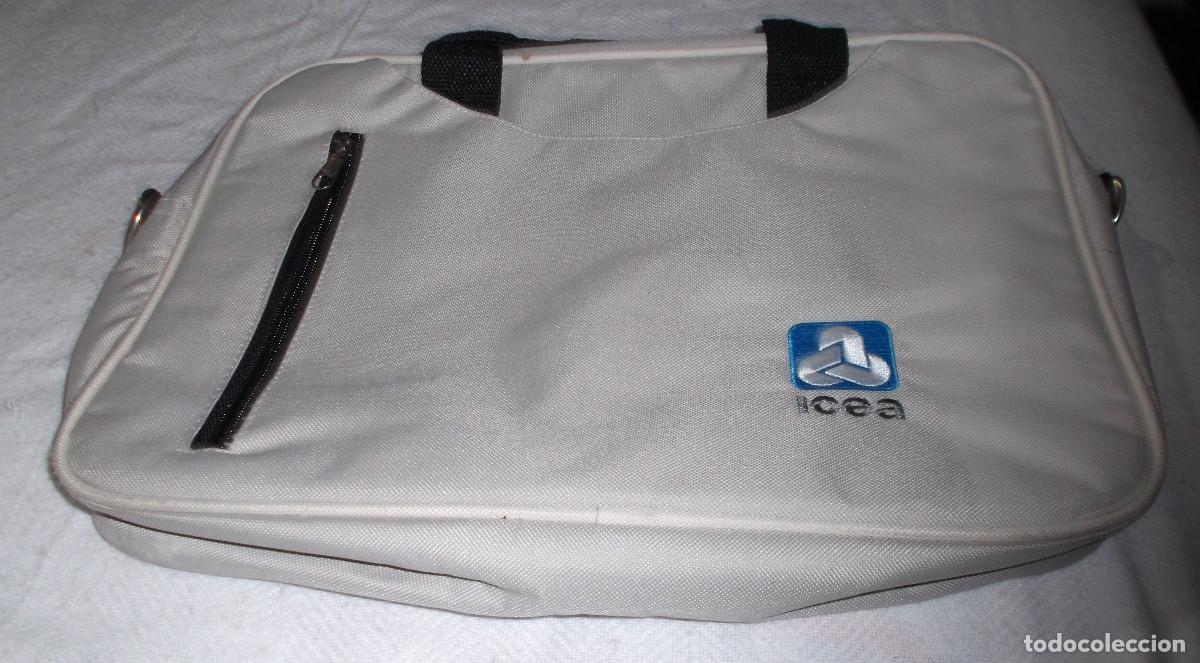 Segunda mano: bolsa ICEA varios compartimientos en el interior y otro afuera - Foto 1