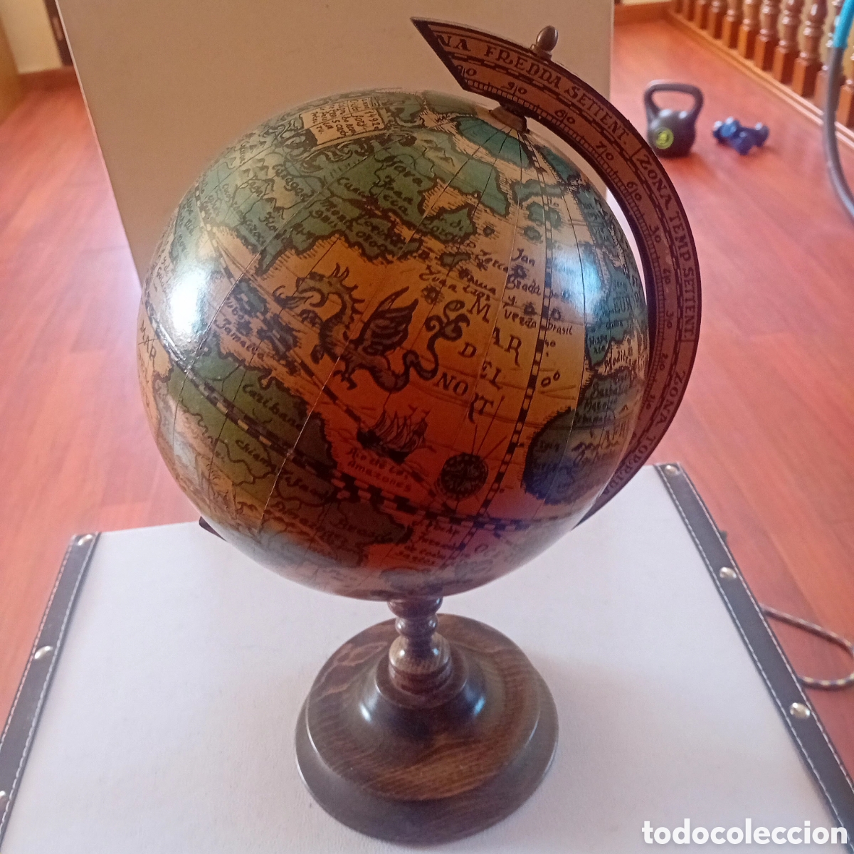 Segunda mano: Preciosa bola del mundo de madera - Foto 1