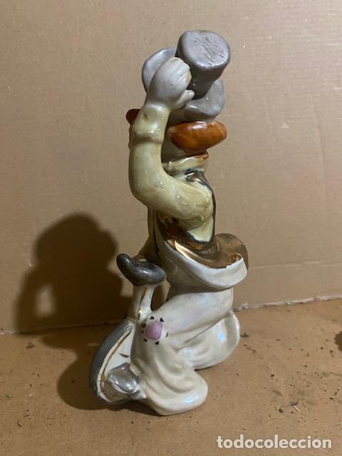 Segunda mano: Payaso monociclo porcel&aacute;nico 17 cm. - Foto 3