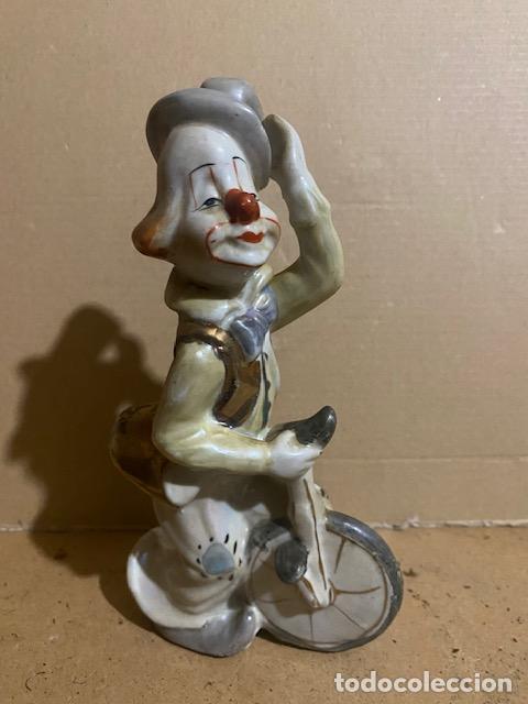 Segunda mano: Payaso monociclo porcel&aacute;nico 17 cm. - Foto 1