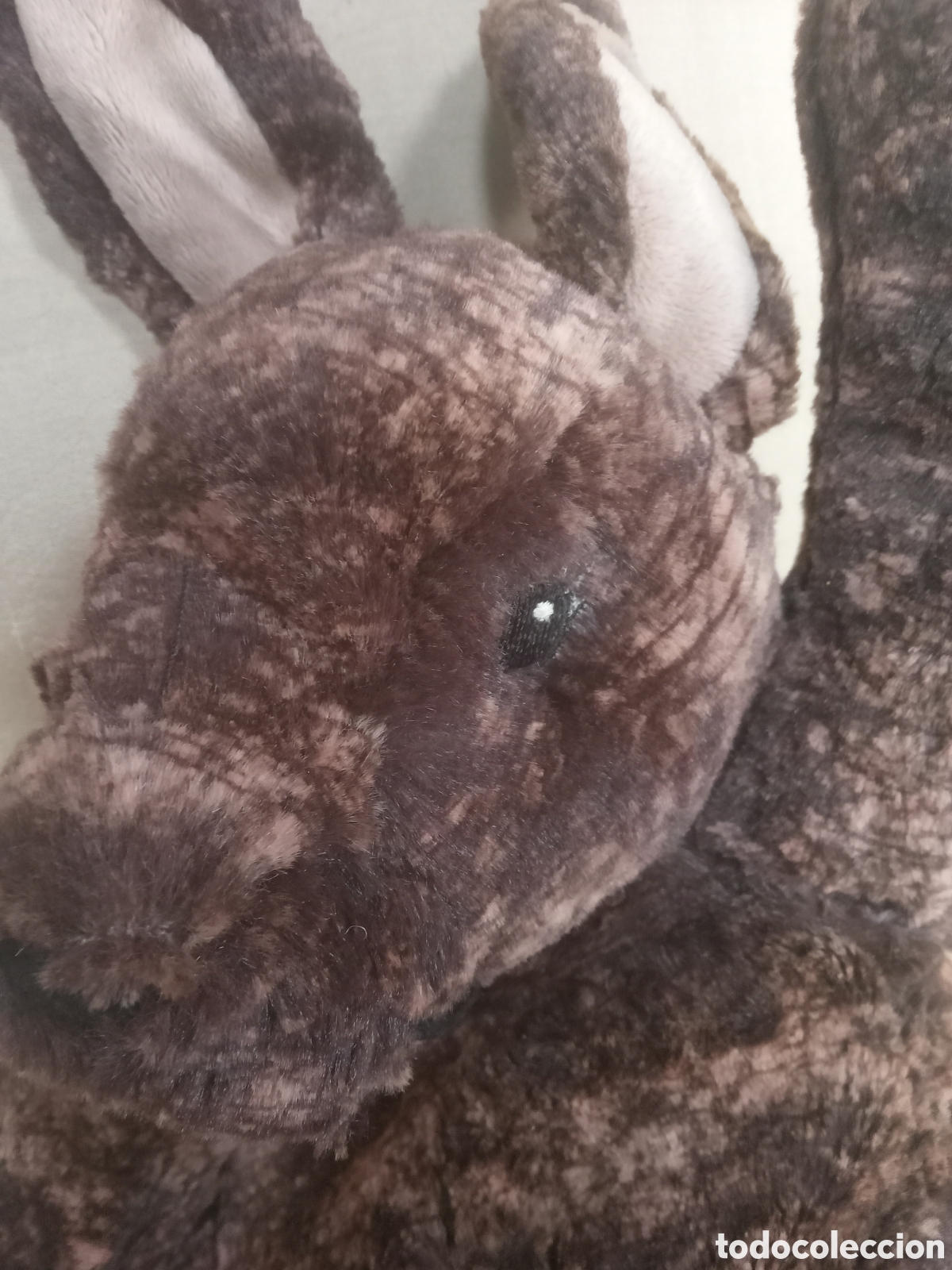 Segunda mano: Conejo de peluche de color marr&oacute;n - Foto 2
