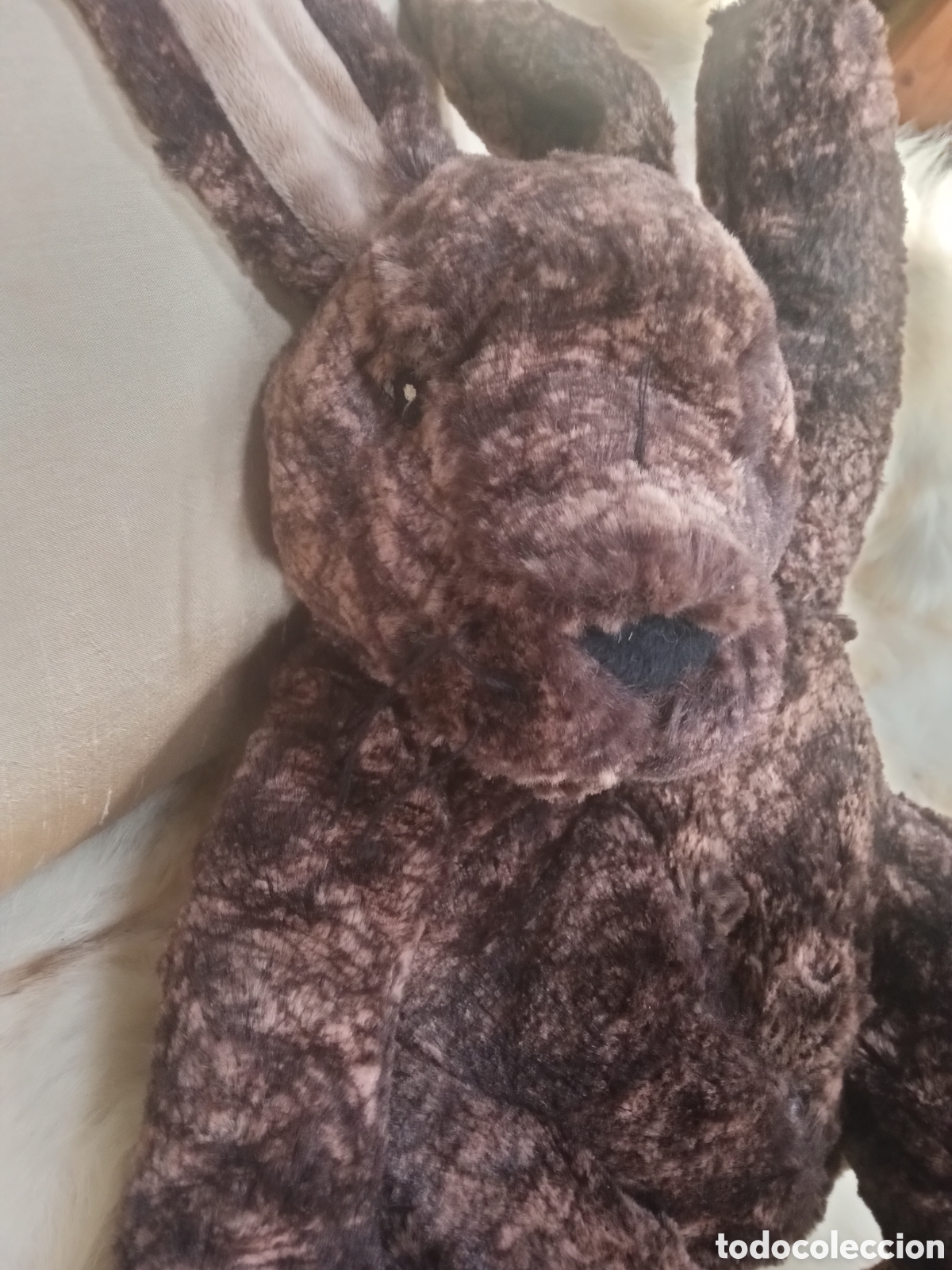 Segunda mano: Conejo de peluche de color marr&oacute;n - Foto 3