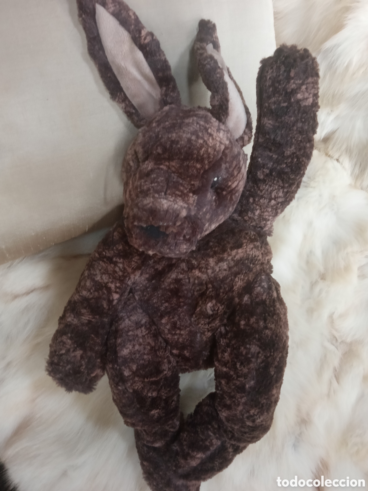 Segunda mano: Conejo de peluche de color marr&oacute;n - Foto 1