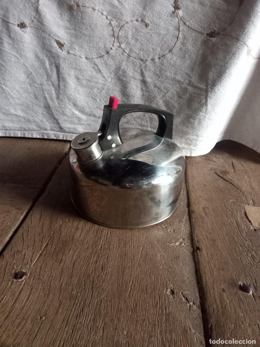 Segunda mano: Tetera hervidor, de acero inoxidable. Di&aacute;metro: 19 cm. - Foto 1